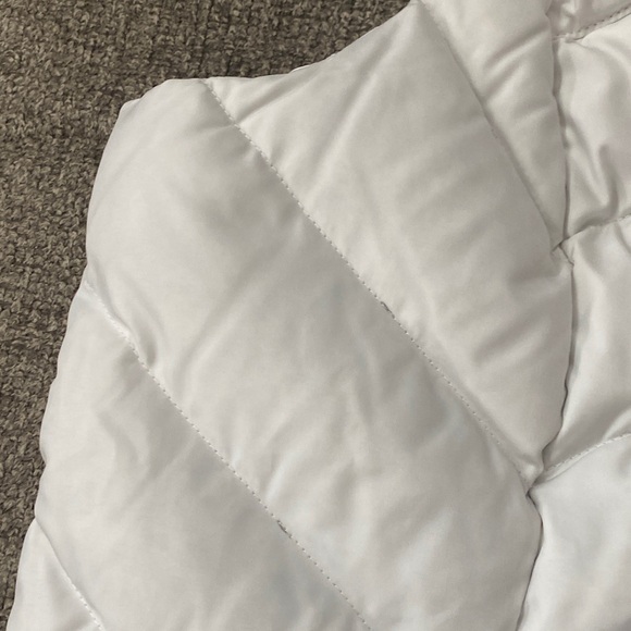 Eddie Bauer XXL Women's White Quilted Vest with Faux Fur Trim - Picture 10 of 12